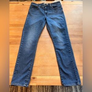 Levi’s women’s classic midrise skinny size 12 W31 L 30
